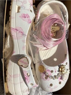 CROCS loveshackfancy White Classic Ballet Clog with Ribbon Strap (size 6)